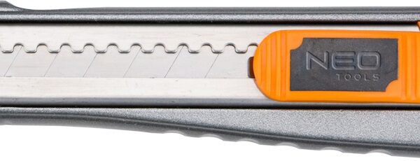 Nóż, nożyk z ostrzem łamanym 18 mm metalowy korpus