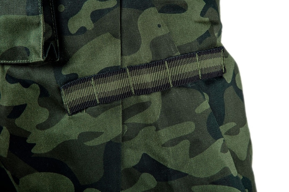 Krótkie spodenki camo L