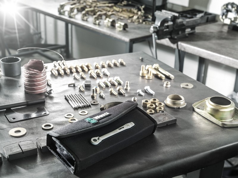 Zestaw kluczy nasadowych 3/8''ZYKLOP metal,+grzechotka 29CZ.