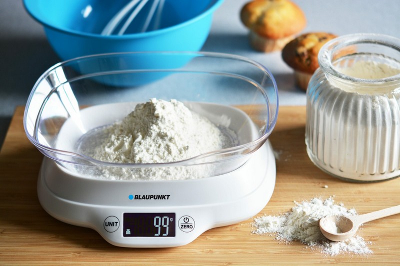 Waga kuchenna z plastikową misą