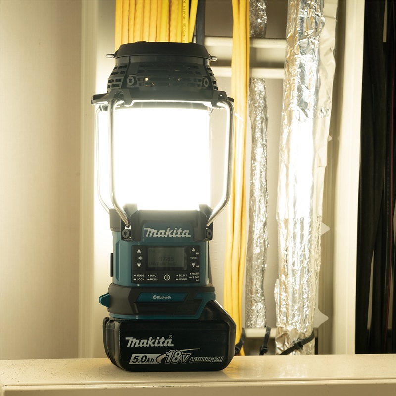 Odbiornik radiowy z lampą i latarką 18V am/fm/dab bluetooth