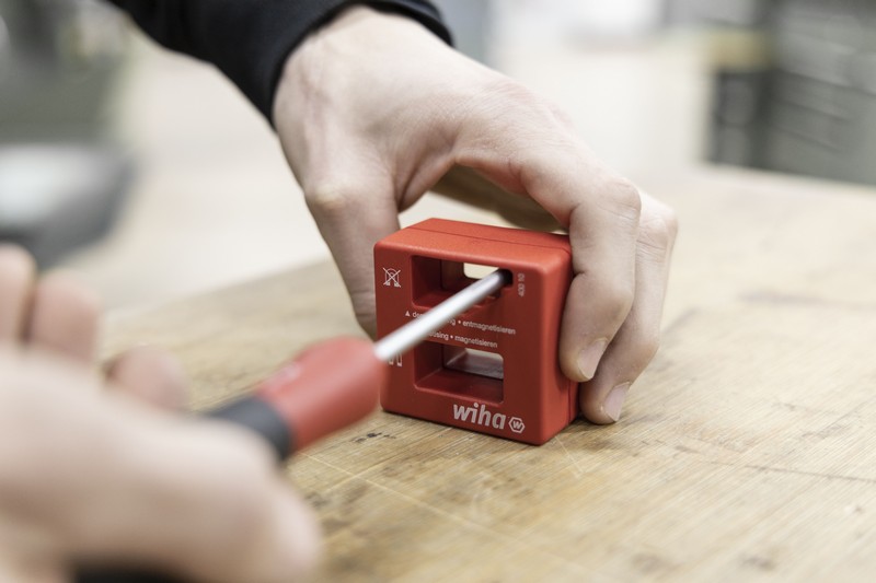 Magnetyzer/demagnetyzer