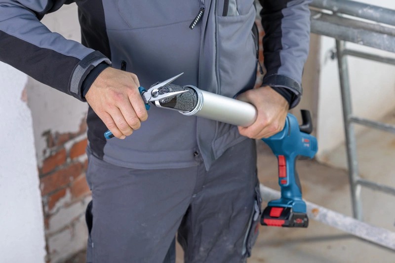 Pistolet do silikonu i kleju GCG-600 18V 0*AH